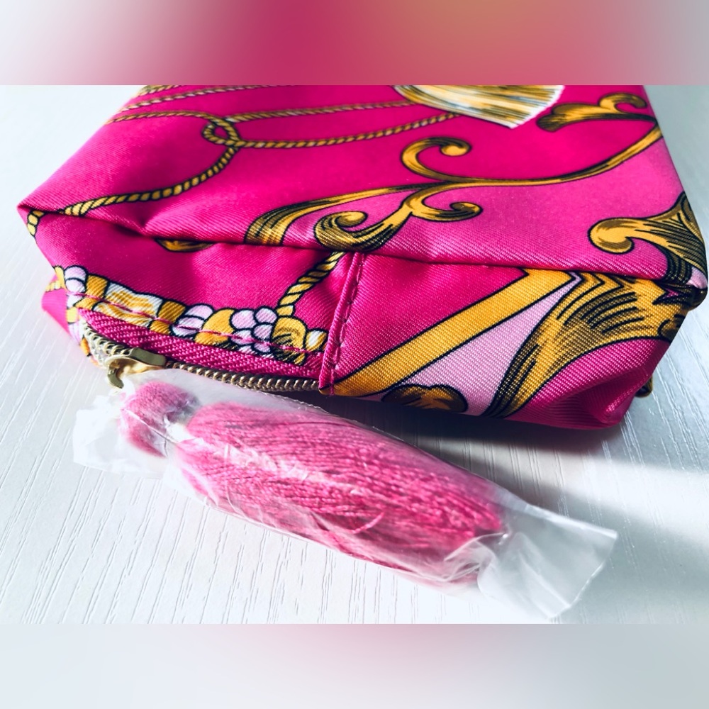 Estee Lauder Pink with rope and tassel design 10 x 2 x 5 zip top cosmetic bag